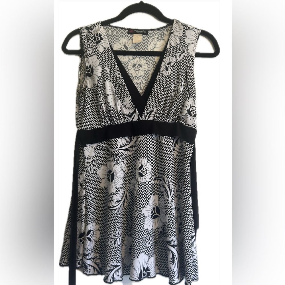 Volume One Flowy Stretch Floral Print Top